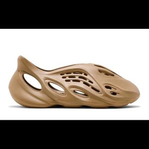 Yeezy Foam runners size 5 men/youth